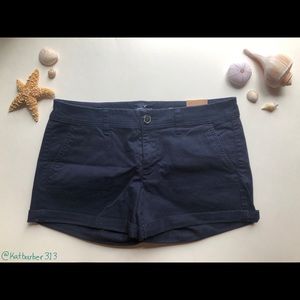 American Eagle Midi low rise shorts